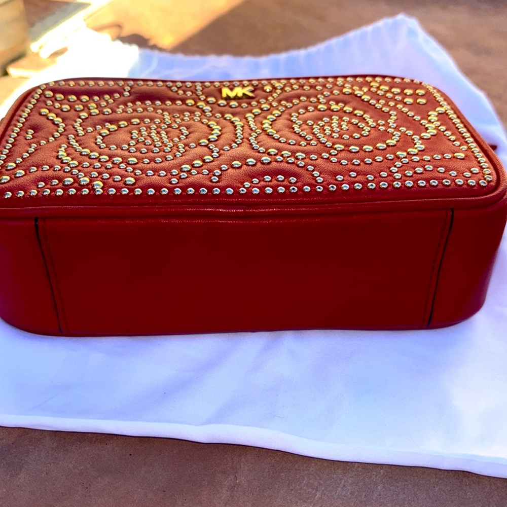 EUC❣️ MICHAEL KORS Red Studded 2 way leather camera crossbody or clutch ♥️♥️ - Picture 8 of 15